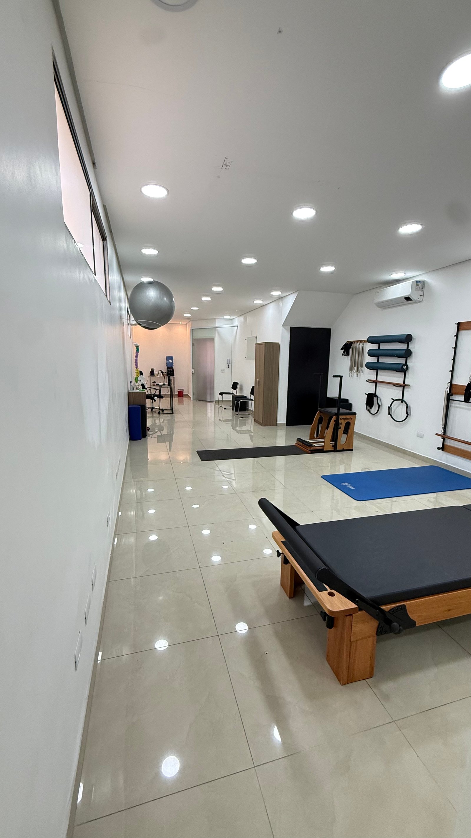 Studio de pilates no Tatuapé com reformer e cadillac